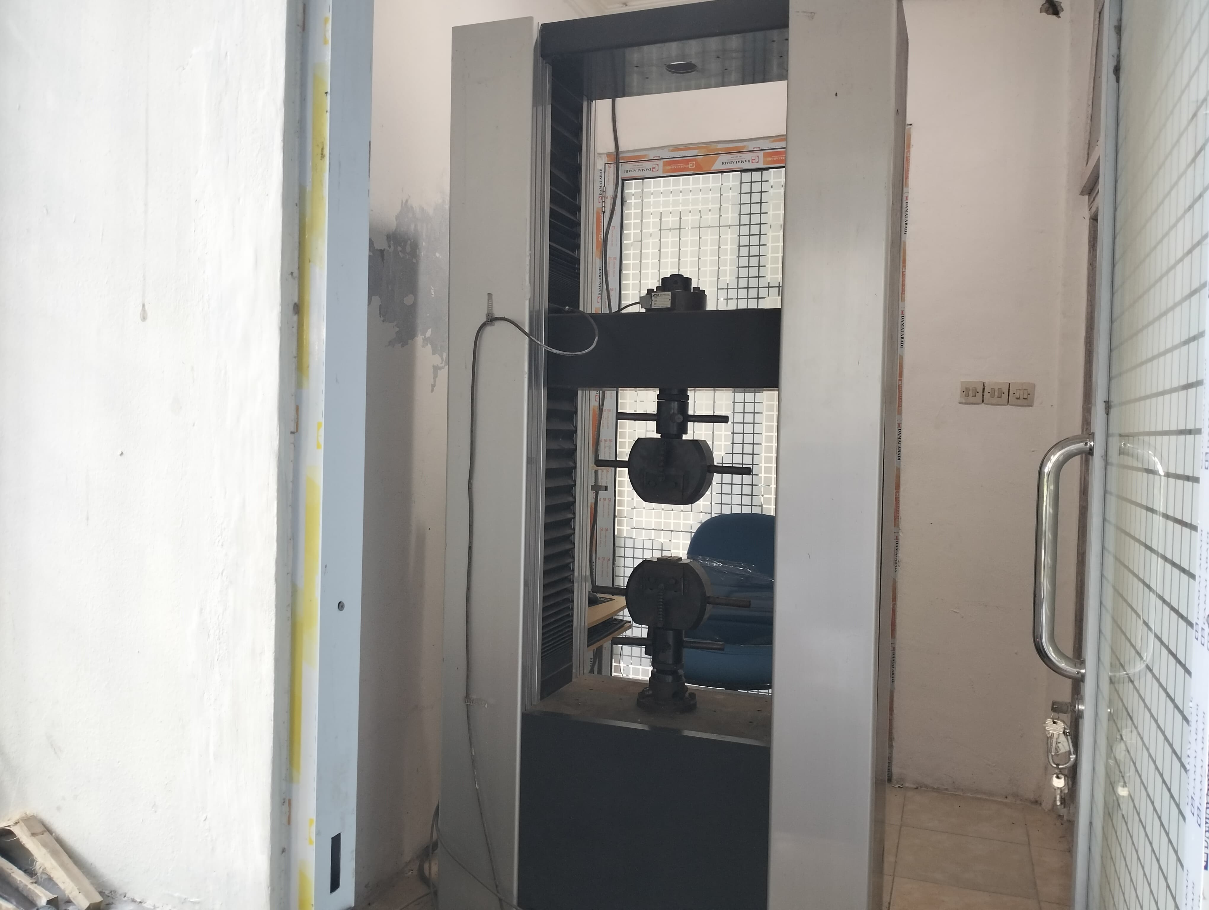 Universal Testing Machine (UTM)